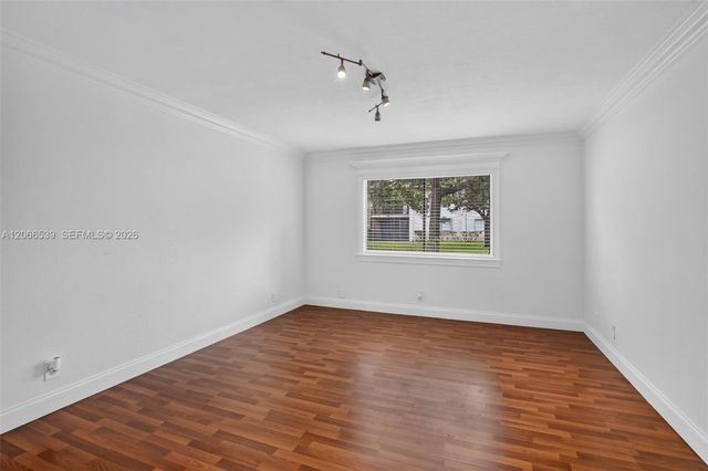 359 Lakeview Drive 102, Weston, FL 33326