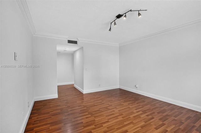 359 Lakeview Drive 102, Weston, FL 33326