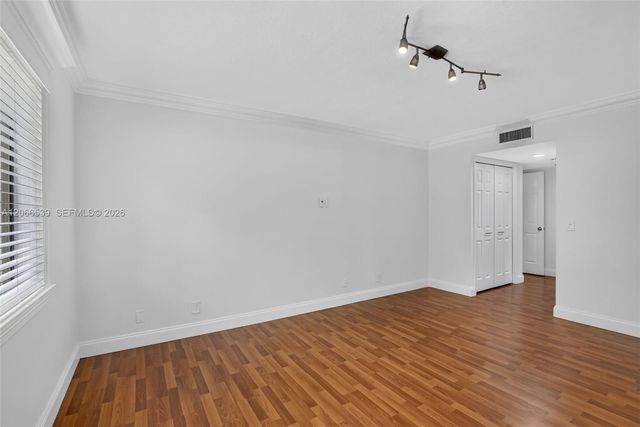 359 Lakeview Drive 102, Weston, FL 33326