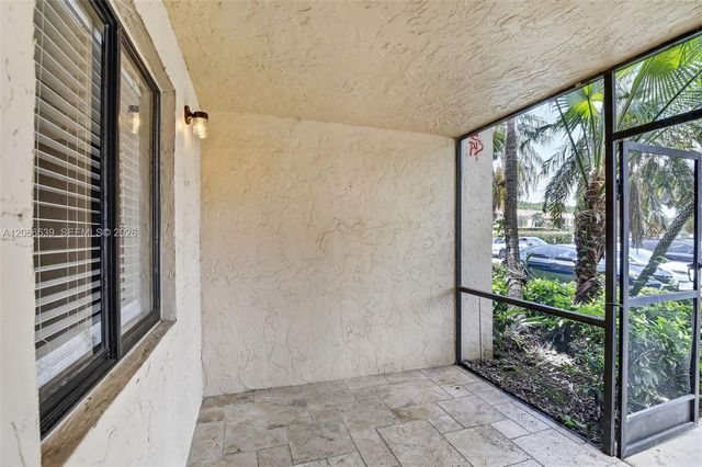 359 Lakeview Drive 102, Weston, FL 33326