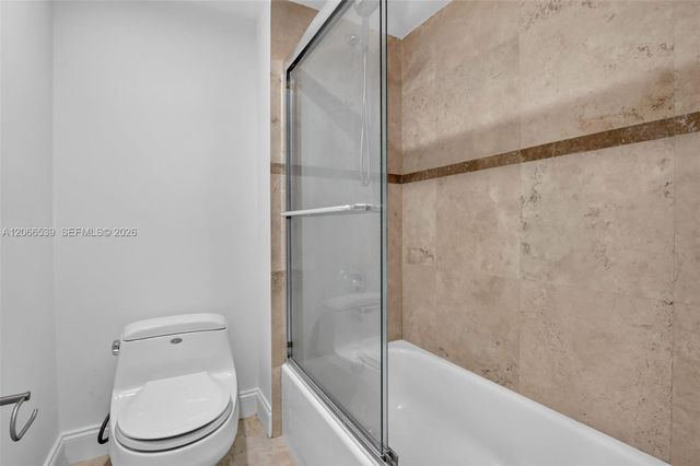 359 Lakeview Drive 102, Weston, FL 33326