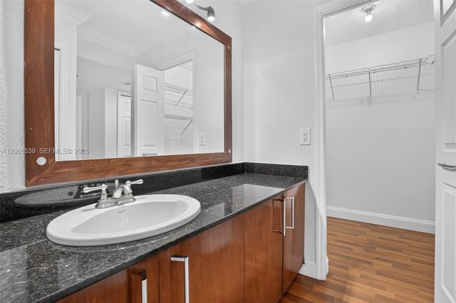 359 Lakeview Drive 102, Weston, FL 33326