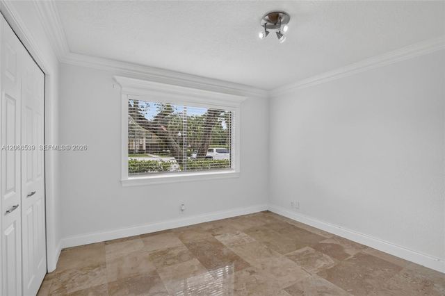 359 Lakeview Drive 102, Weston, FL 33326