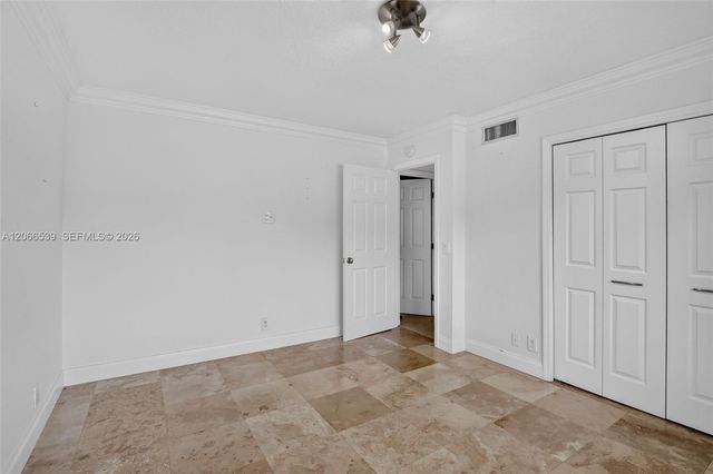359 Lakeview Drive 102, Weston, FL 33326
