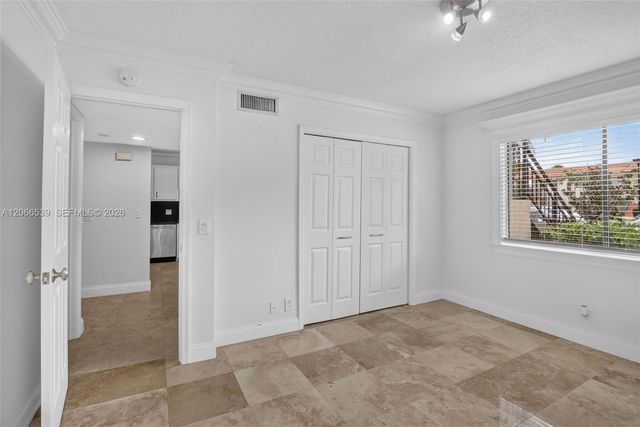 359 Lakeview Drive 102, Weston, FL 33326