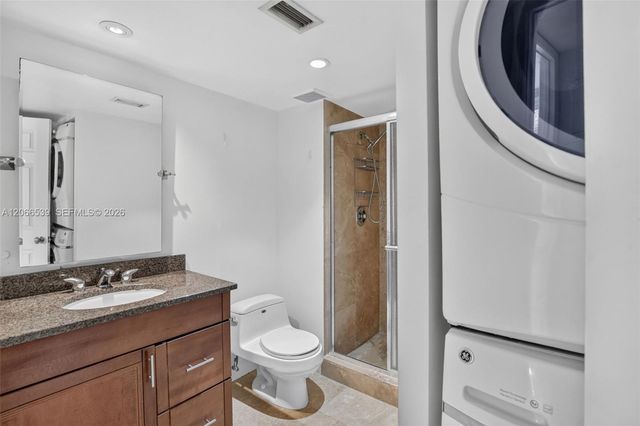 359 Lakeview Drive 102, Weston, FL 33326