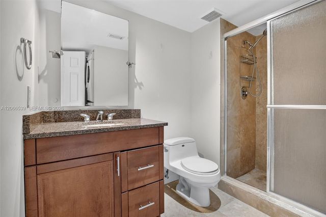 359 Lakeview Drive 102, Weston, FL 33326