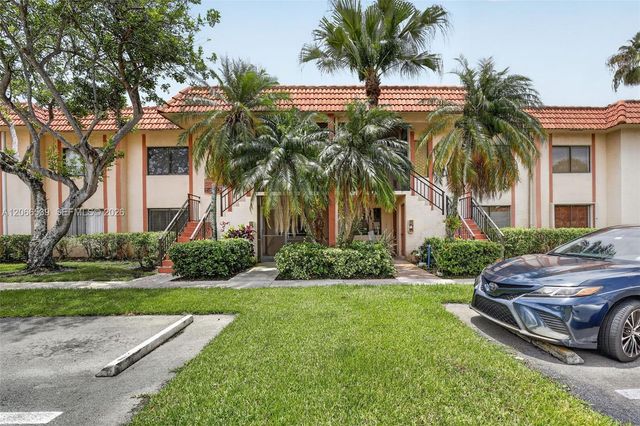 359 Lakeview Drive 102, Weston, FL 33326
