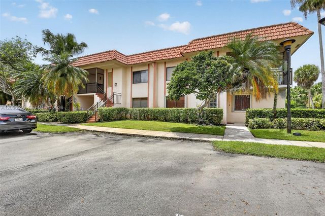 359 Lakeview Drive 102, Weston, FL 33326