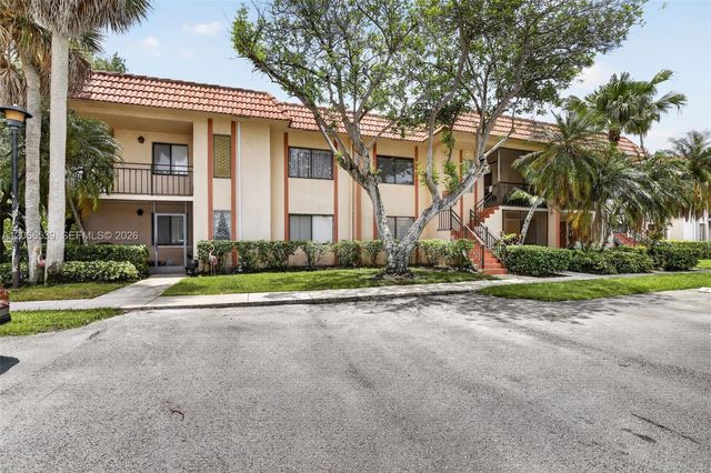 359 Lakeview Drive 102, Weston, FL 33326