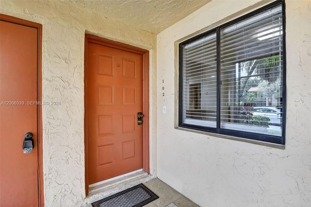 359 Lakeview Drive 102, Weston, FL 33326