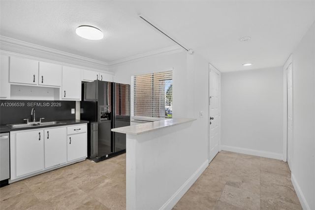 359 Lakeview Drive 102, Weston, FL 33326