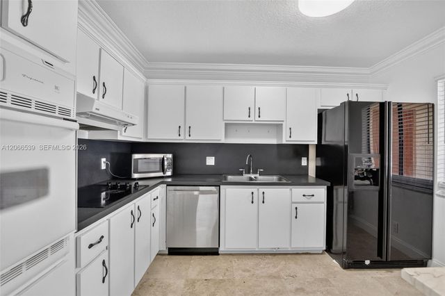 359 Lakeview Drive 102, Weston, FL 33326