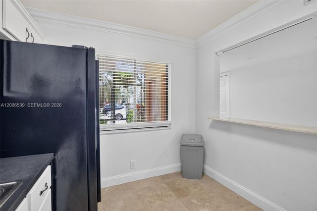 359 Lakeview Drive 102, Weston, FL 33326