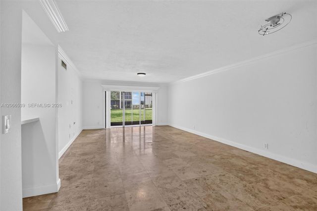 359 Lakeview Drive 102, Weston, FL 33326