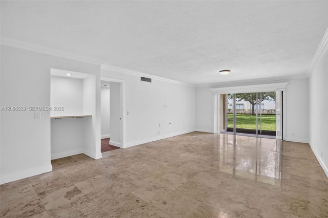 359 Lakeview Drive 102, Weston, FL 33326