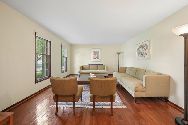 837 Heatherstone Drive, Schaumburg, IL 60173