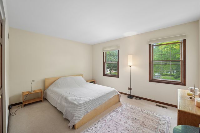 837 Heatherstone Drive, Schaumburg, IL 60173