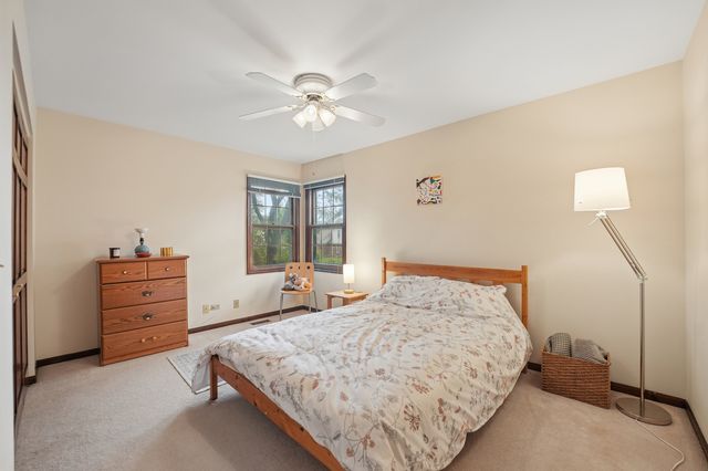 837 Heatherstone Drive, Schaumburg, IL 60173