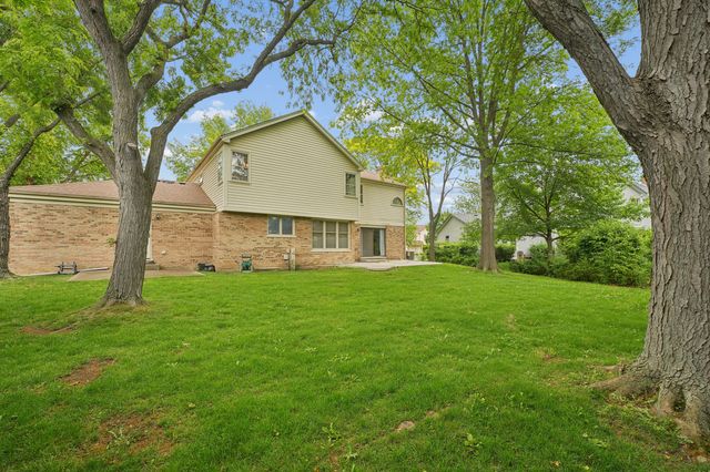 837 Heatherstone Drive, Schaumburg, IL 60173