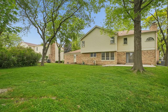 837 Heatherstone Drive, Schaumburg, IL 60173