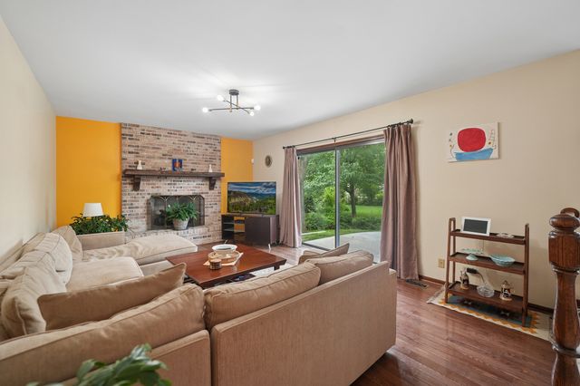 837 Heatherstone Drive, Schaumburg, IL 60173