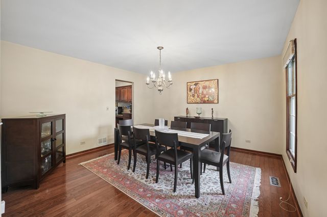 837 Heatherstone Drive, Schaumburg, IL 60173