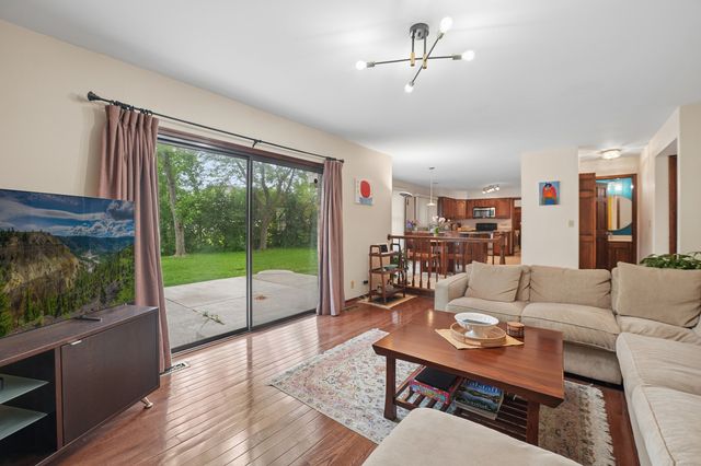 837 Heatherstone Drive, Schaumburg, IL 60173