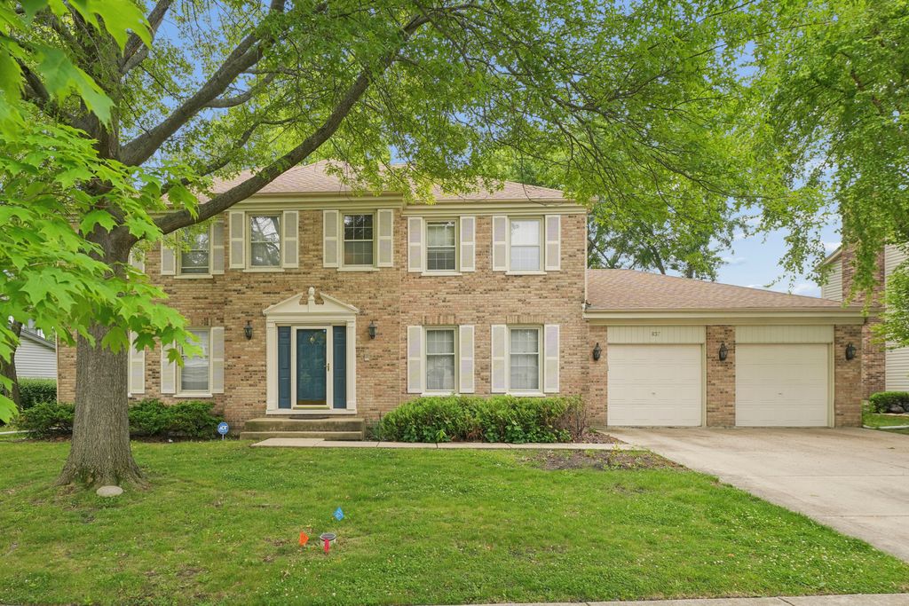 837 Heatherstone Drive, Schaumburg, IL 60173