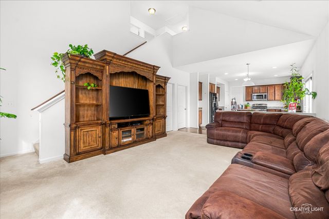 542 Snow Street, Sugar Grove, IL 60554