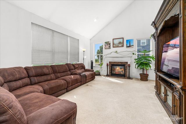 542 Snow Street, Sugar Grove, IL 60554