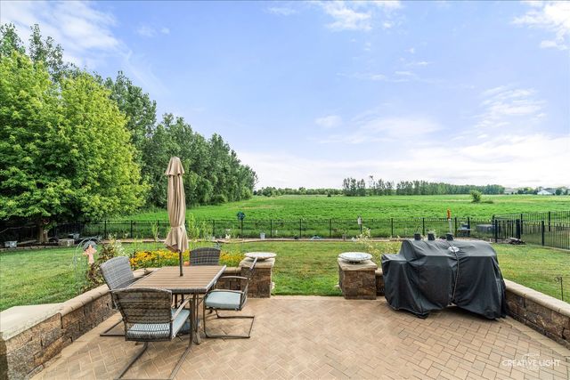 542 Snow Street, Sugar Grove, IL 60554