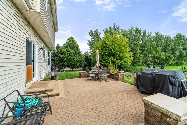 542 Snow Street, Sugar Grove, IL 60554