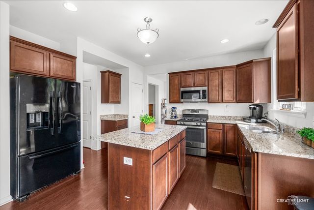 542 Snow Street, Sugar Grove, IL 60554