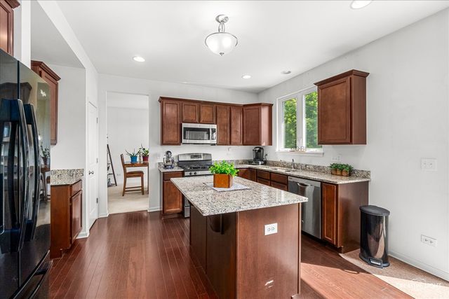 542 Snow Street, Sugar Grove, IL 60554