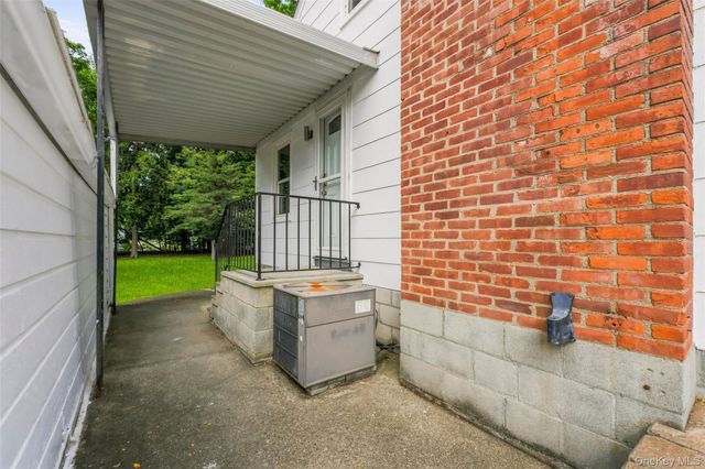 9 Memory Lane, Poughkeepsie, NY 12603