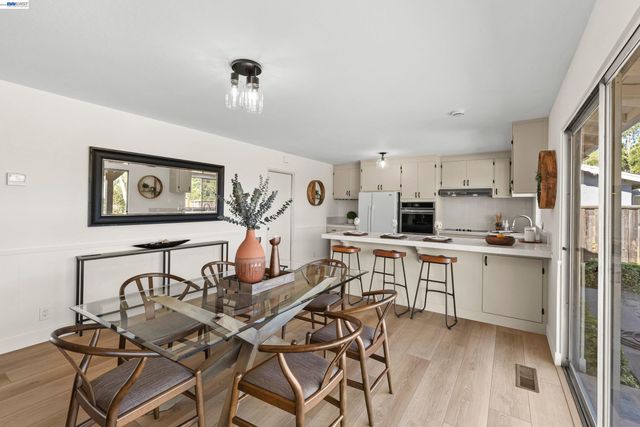 121 Ardith Dr, Orinda, CA 94563