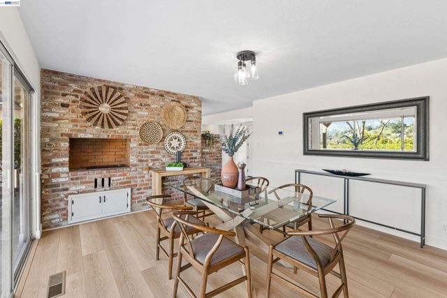 121 Ardith Dr, Orinda, CA 94563