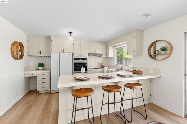 121 Ardith Dr, Orinda, CA 94563