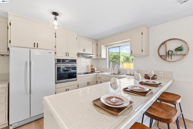 121 Ardith Dr, Orinda, CA 94563