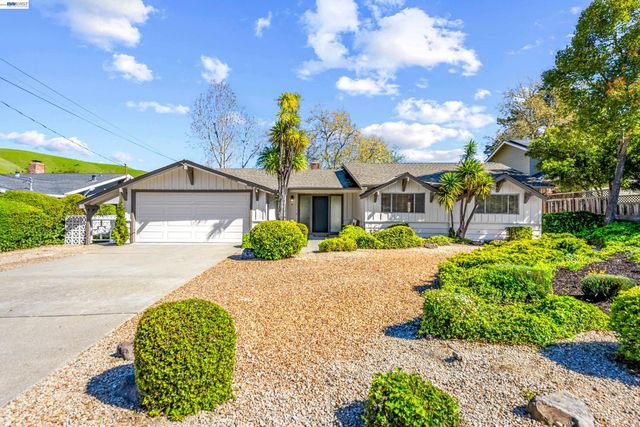 121 Ardith Dr, Orinda, CA 94563