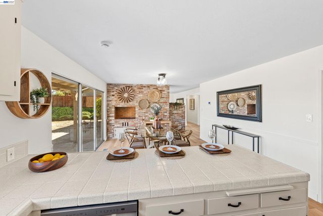 121 Ardith Dr, Orinda, CA 94563