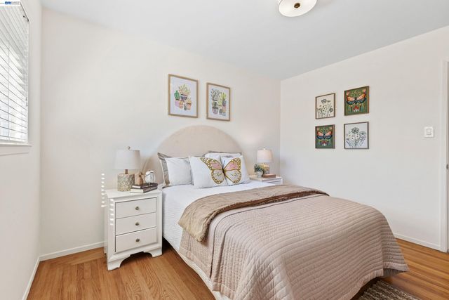 121 Ardith Dr, Orinda, CA 94563