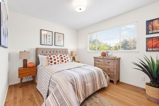 121 Ardith Dr, Orinda, CA 94563