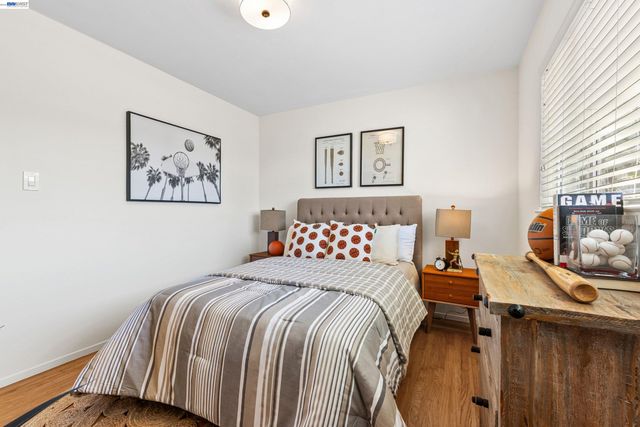 121 Ardith Dr, Orinda, CA 94563