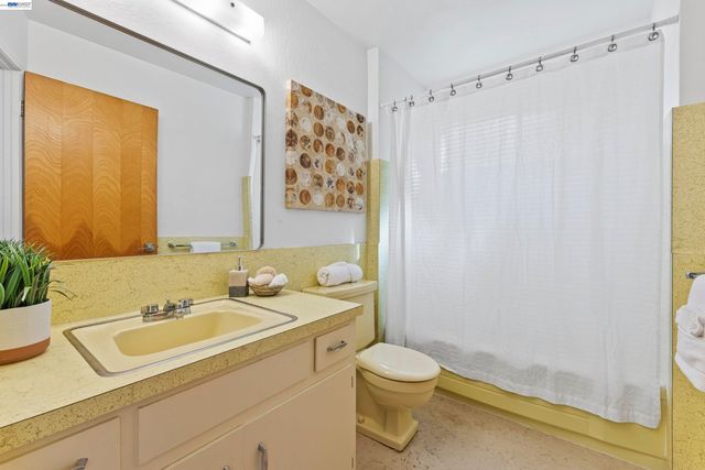 121 Ardith Dr, Orinda, CA 94563