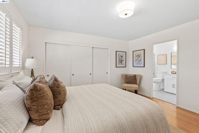 121 Ardith Dr, Orinda, CA 94563