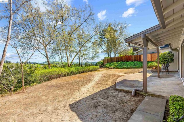 121 Ardith Dr, Orinda, CA 94563