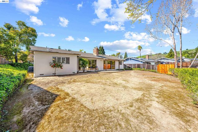 121 Ardith Dr, Orinda, CA 94563