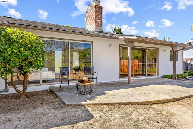 121 Ardith Dr, Orinda, CA 94563